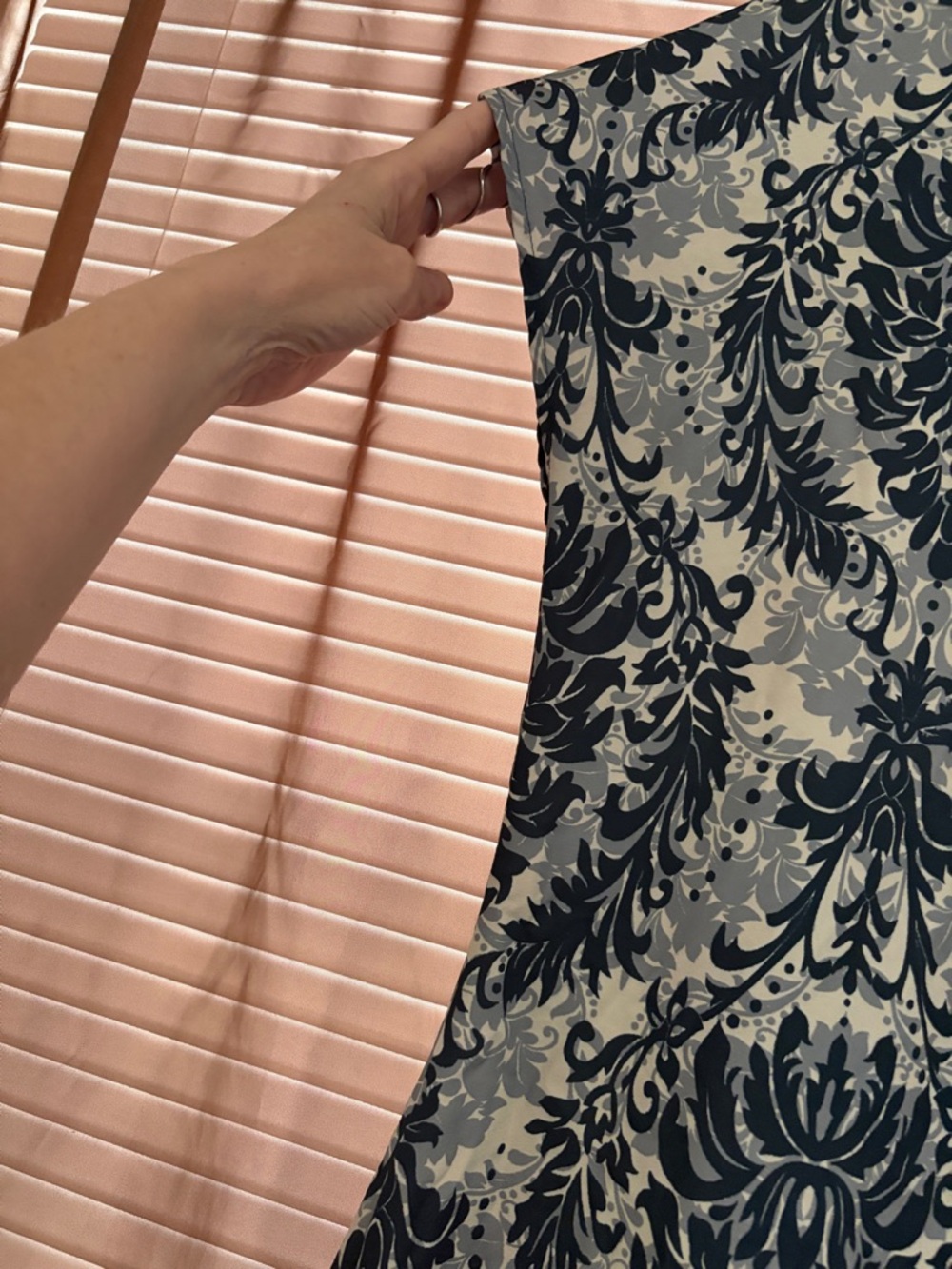 Blue White Damask V-Neck Loose Tunic Cap Sleeve Shift Sheath Dress M LIKE NEW - Picture 2 of 5